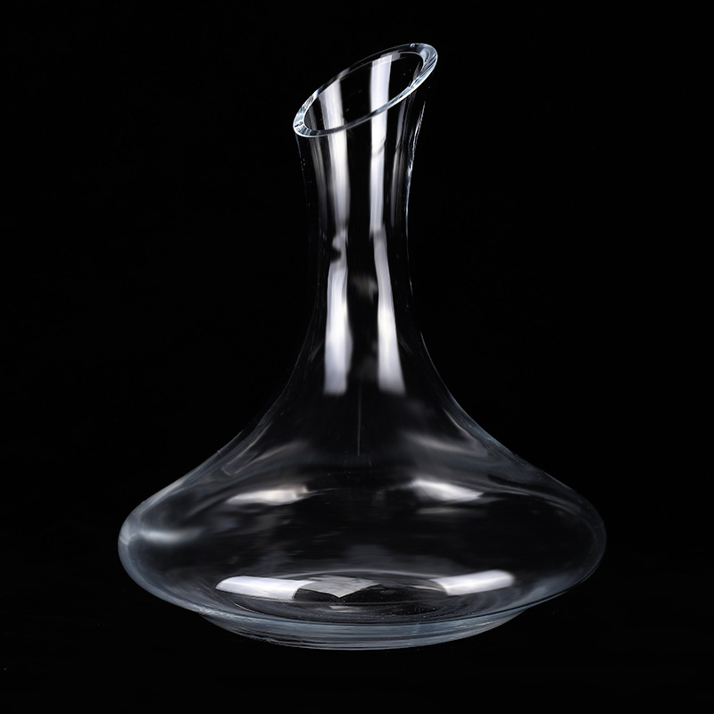 2020 New Wine Decanter Transparent Glass Simple Tilted Wine Decanter Without Handle Can be Customized For Wholesale